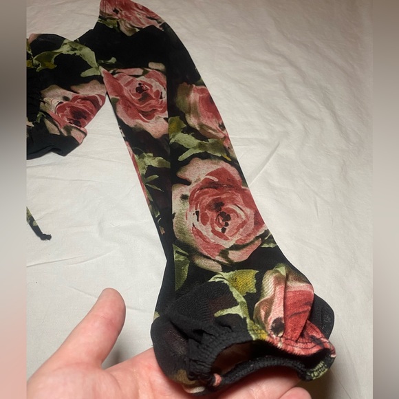 Floral lace up back crop top with flowy sleeves | Brand: Windsor - Picture 7 of 12